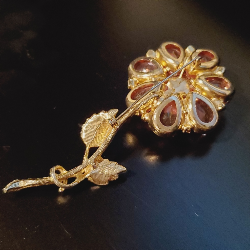 Vintage Crystal Brooch Large Floral Aurora Borealis Crystals Pink Purple Gold - Picture 8 of 10